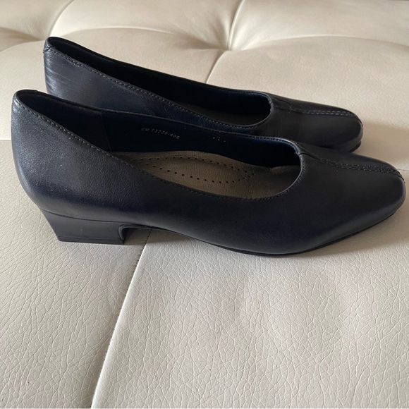 Trotters Women's Doris Pump navy size 6 - Picture 8 of 11